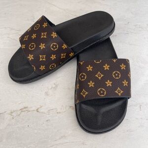 Unbranded LV Fleur Print Brown Slide Sandals, Women's size 5 / Youth size 3.5